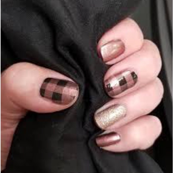 🎉3/$25  NEW Color Street Plaid About You Clear Overlay Black Retired Nail strips - Picture 8 of 12